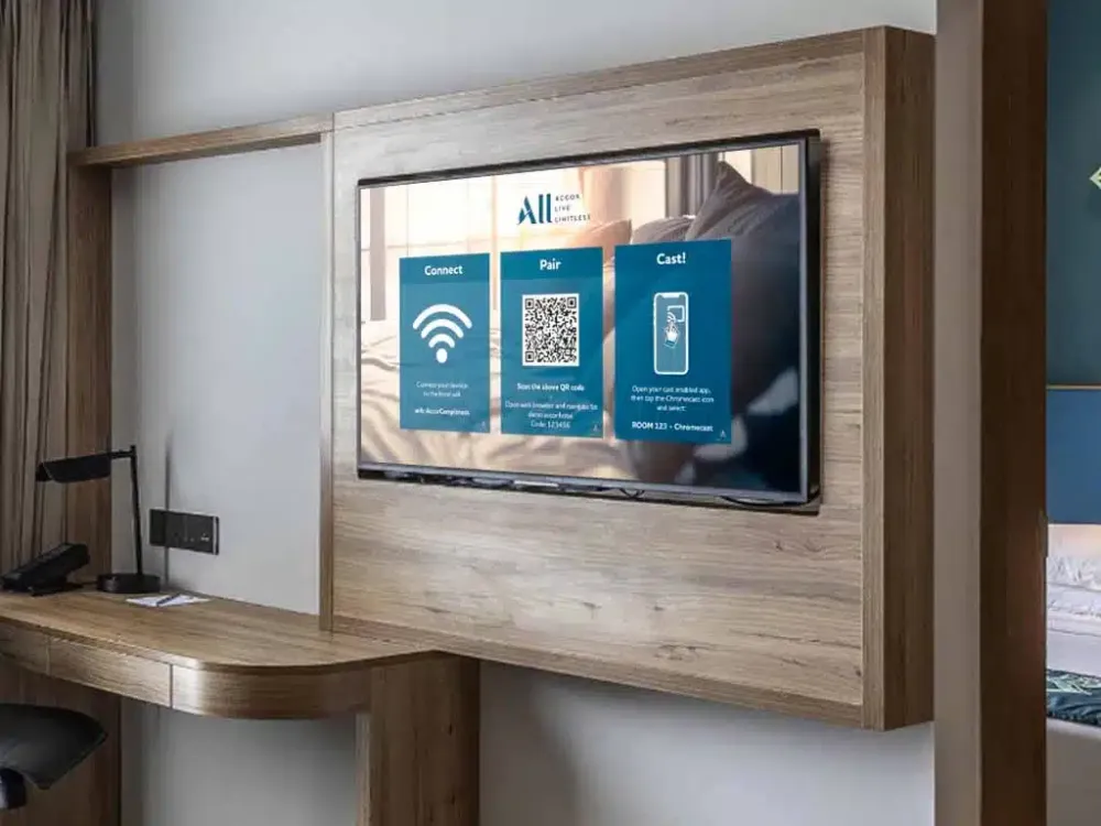 TV de chambre d’hôtel affichant le QR code de casting Uniguest